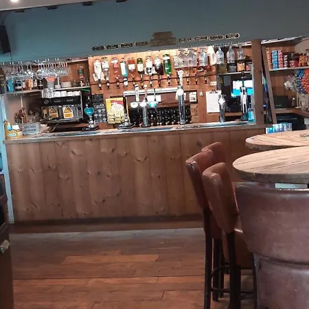 Arncliffe Arms B&B 휫비