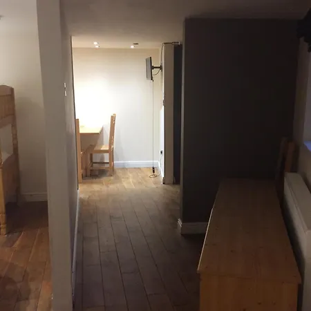 Arncliffe Arms B&B 휫비